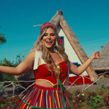 Videoclip da artista cantora Yosi Pinto com a cancao 